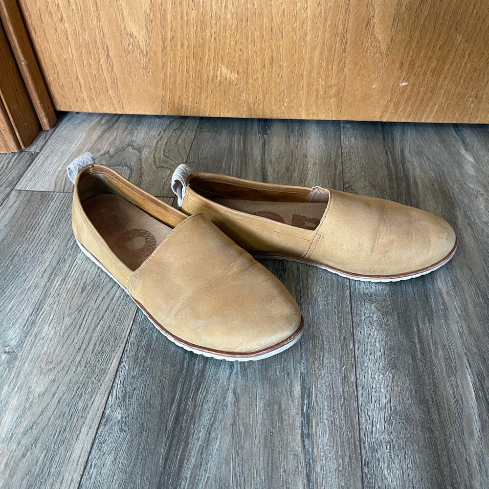 Sorel Ella flats